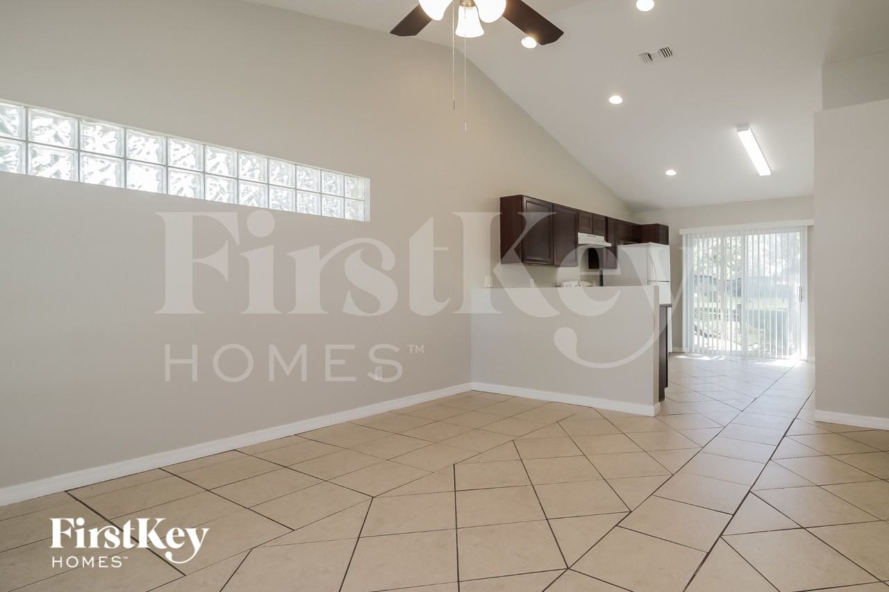 404 Mcgee St - Photo 3 of 16