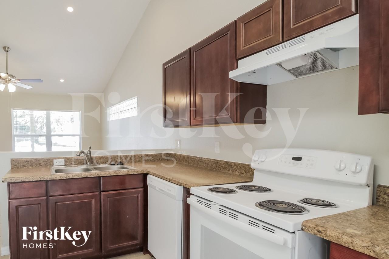 404 Mcgee St - Photo 5 of 16