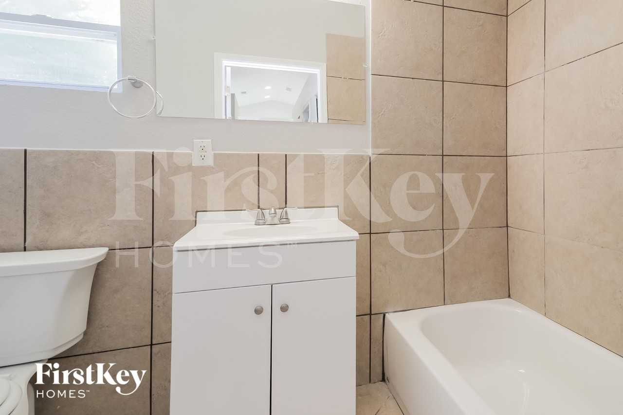 404 Mcgee St - Photo 7 of 16