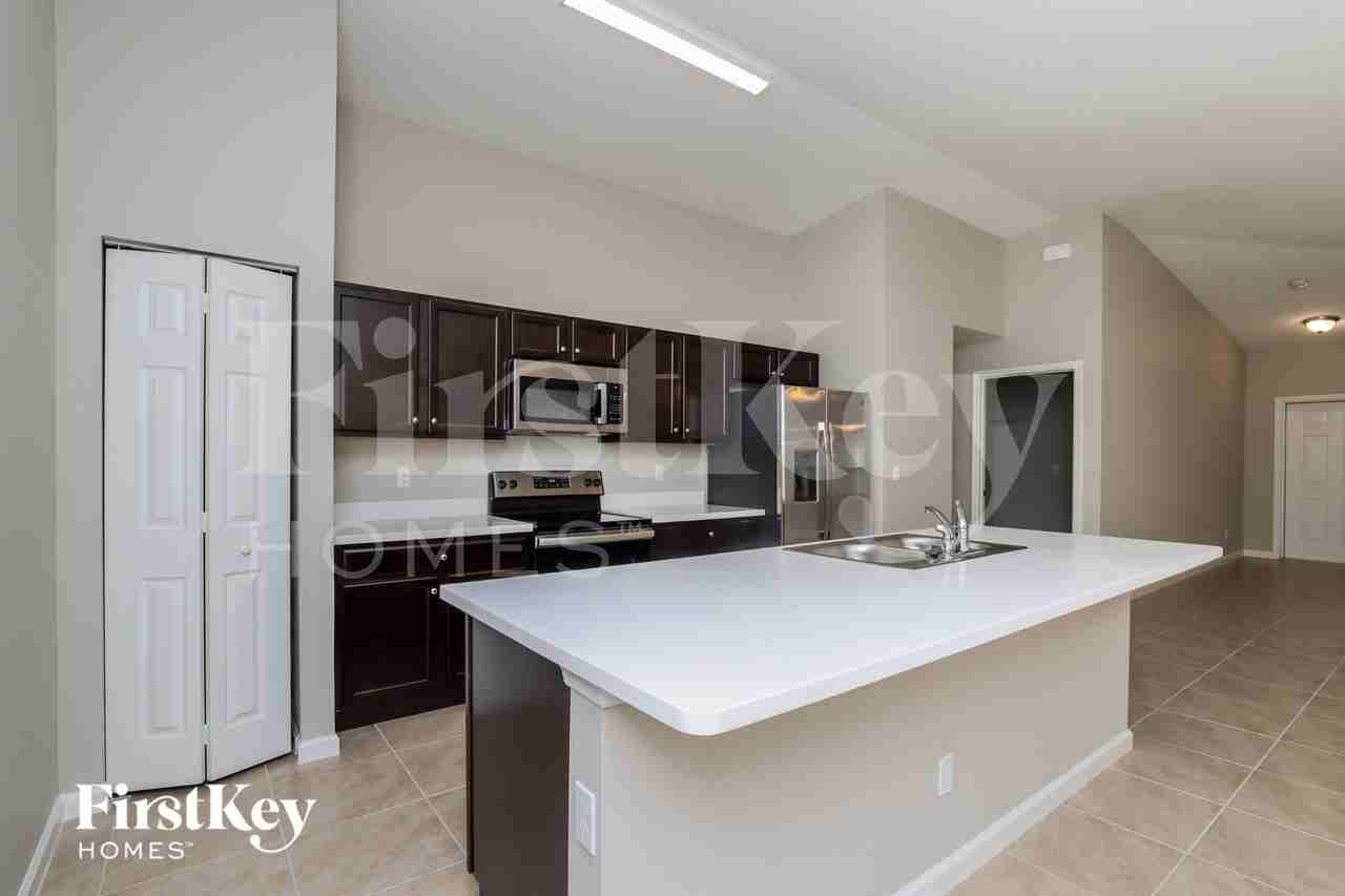 785 Coconut St Se - Photo 6 of 16