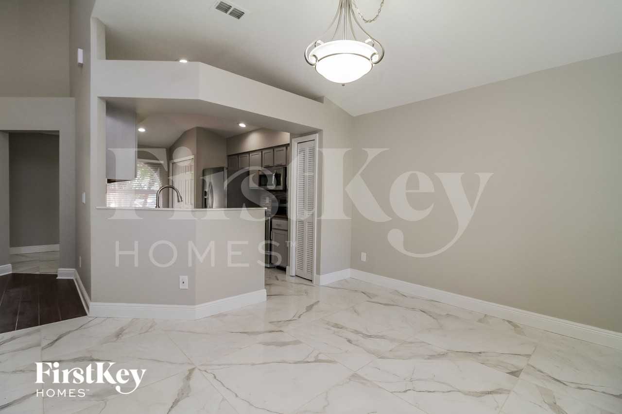 518 Whittingham Pl - Photo 5 of 16