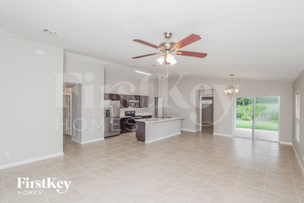 811 Andrew St Se - Photo 4 of 16