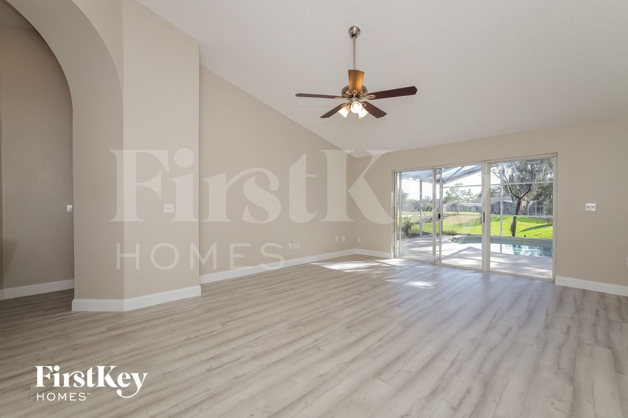 429 Hanging Moss Rd - Photo 3 of 16