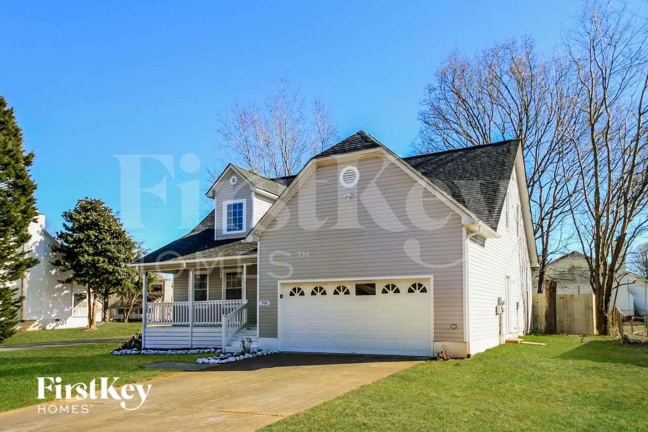 701 Hampton Way Dr - Photo 2 of 15