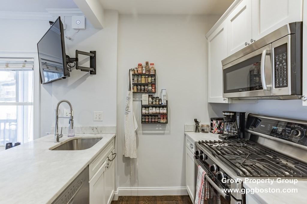 254 Bowen St #3 - Photo 2 of 8
