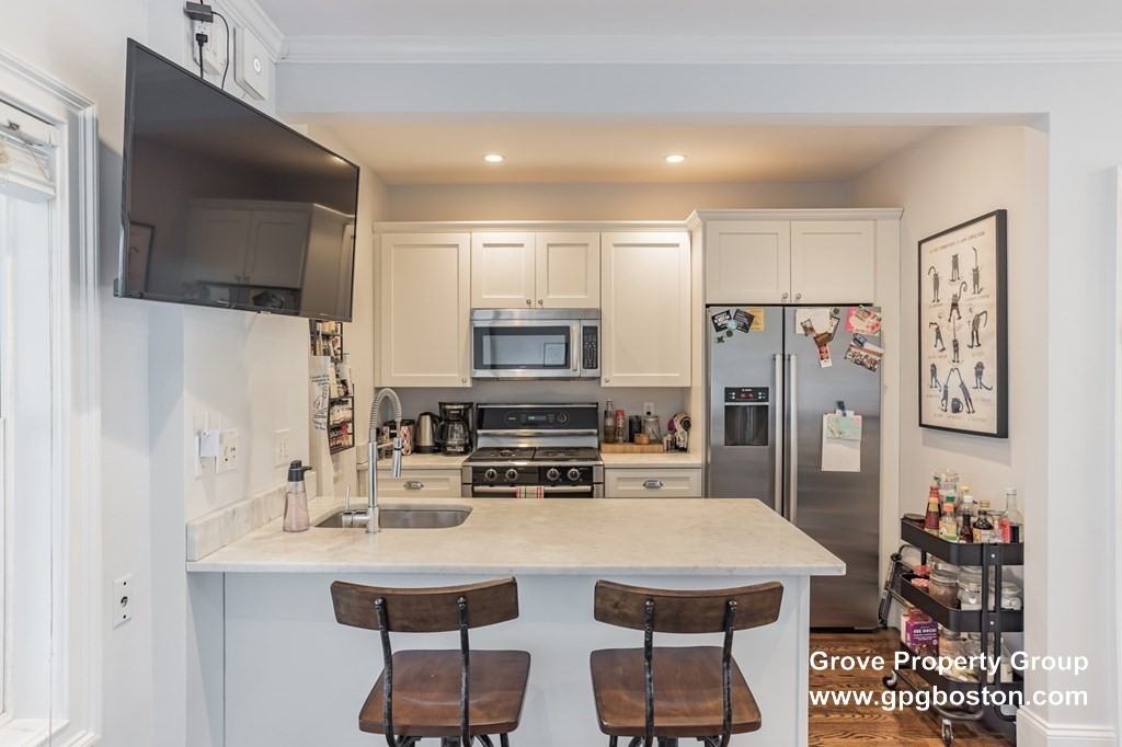 254 Bowen St #3 - Photo 3 of 8