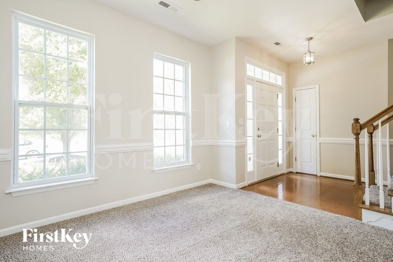 705 Hawthorn Ridge Dr - Photo 3 of 15