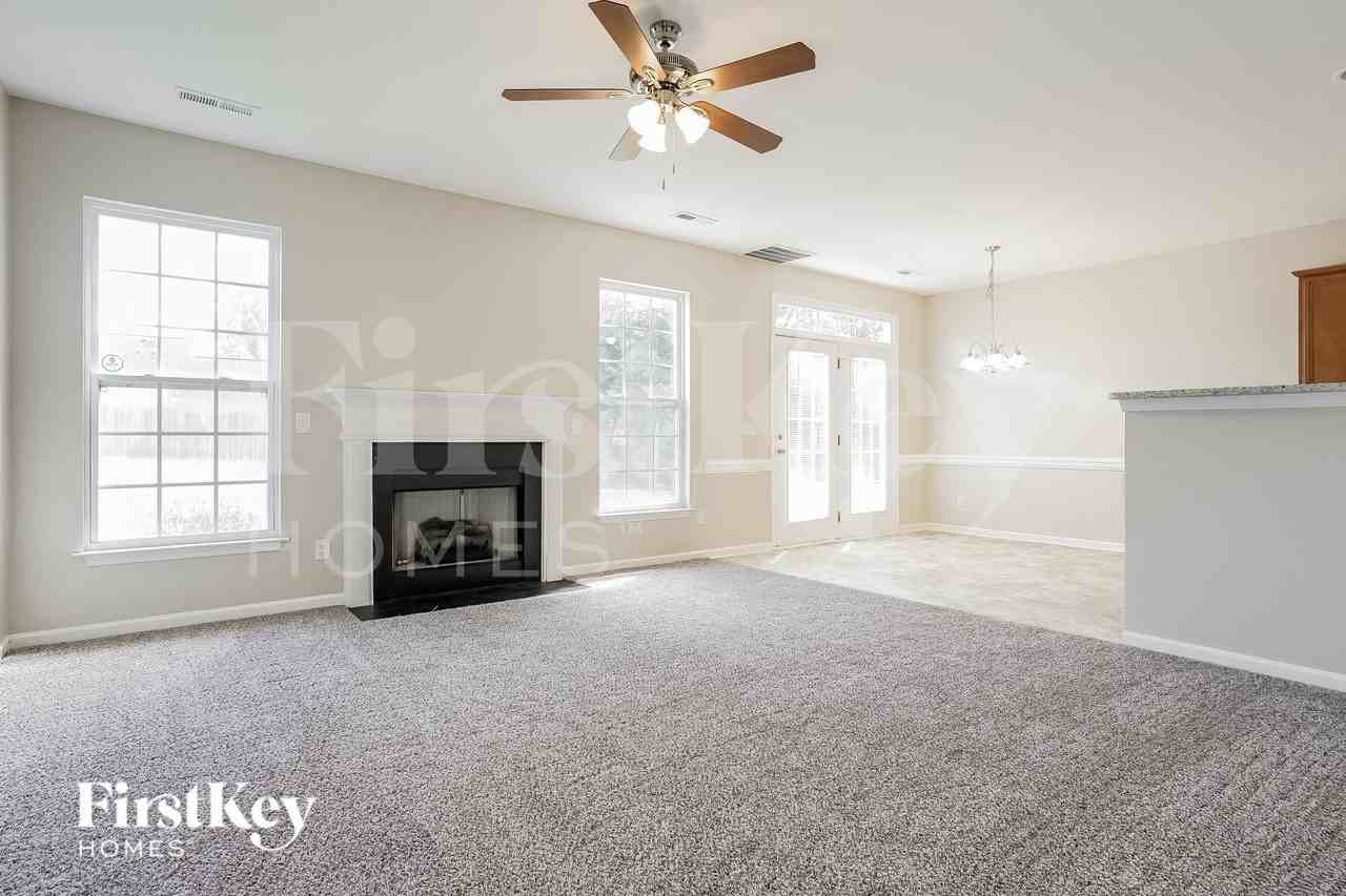 705 Hawthorn Ridge Dr - Photo 4 of 15
