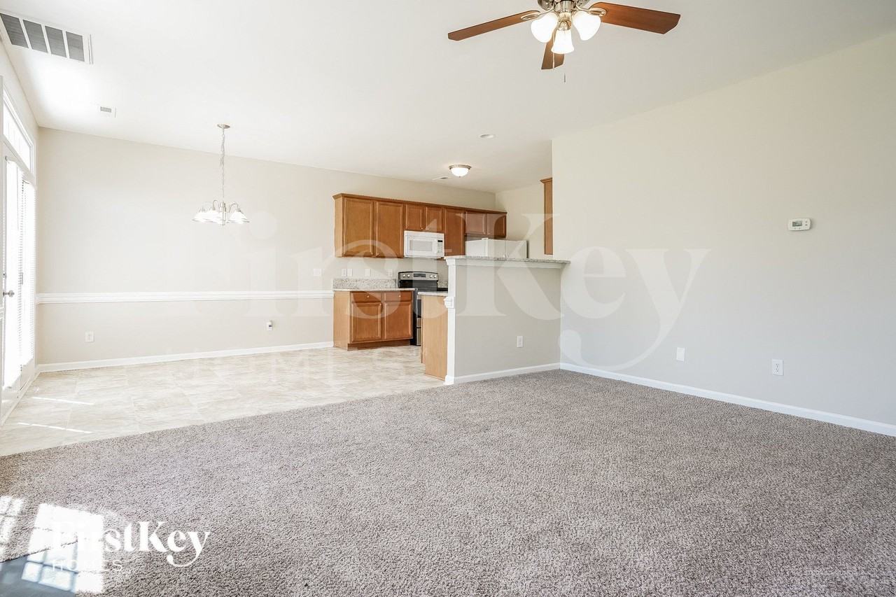 705 Hawthorn Ridge Dr - Photo 5 of 15