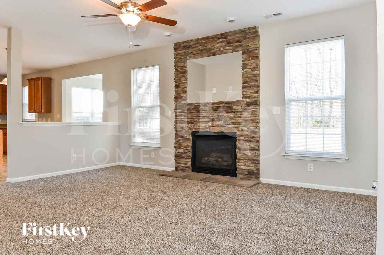 5293 Crosswinds Rd - Photo 3 of 15