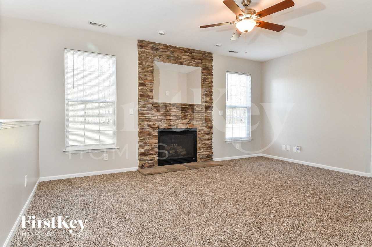 5293 Crosswinds Rd - Photo 4 of 15
