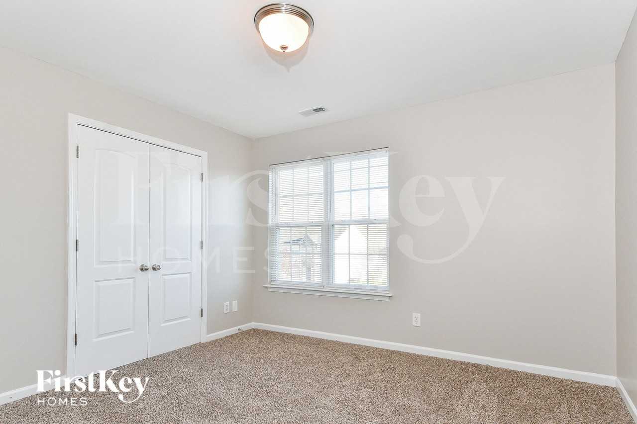 5293 Crosswinds Rd - Photo 5 of 15