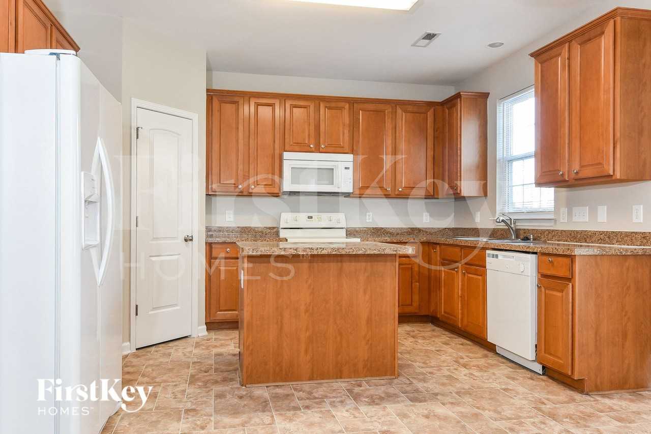 5293 Crosswinds Rd - Photo 6 of 15