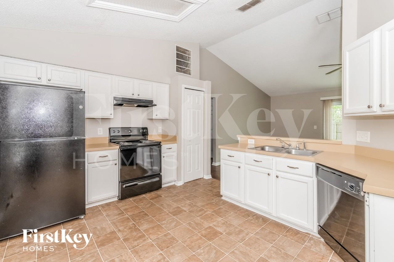 8761 Spring Harvest Ln E - Photo 7 of 15