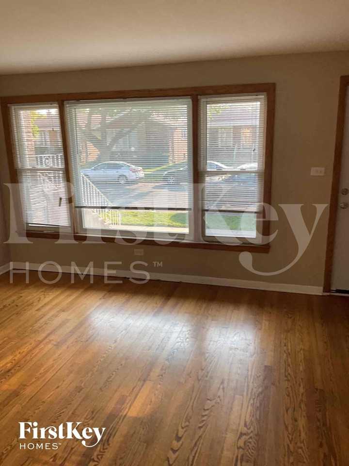 8725 S Luella Ave - Photo 2 of 13