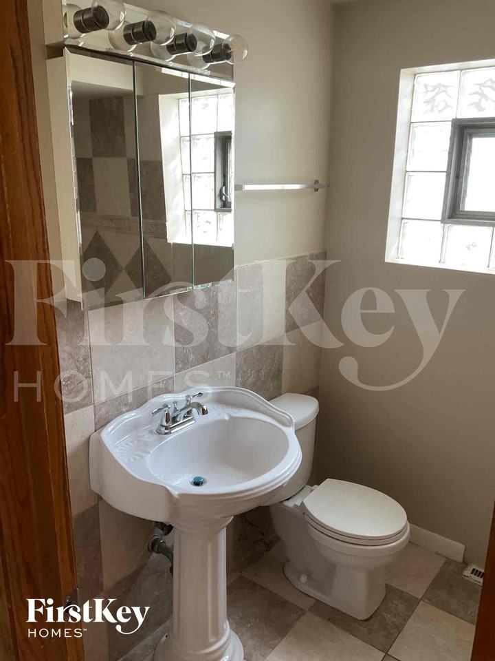 8725 S Luella Ave - Photo 7 of 13