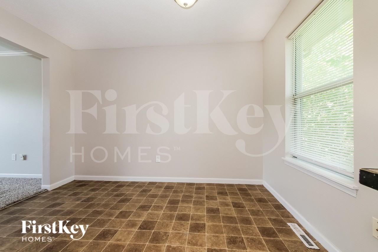 804 Covey Dr - Photo 5 of 16