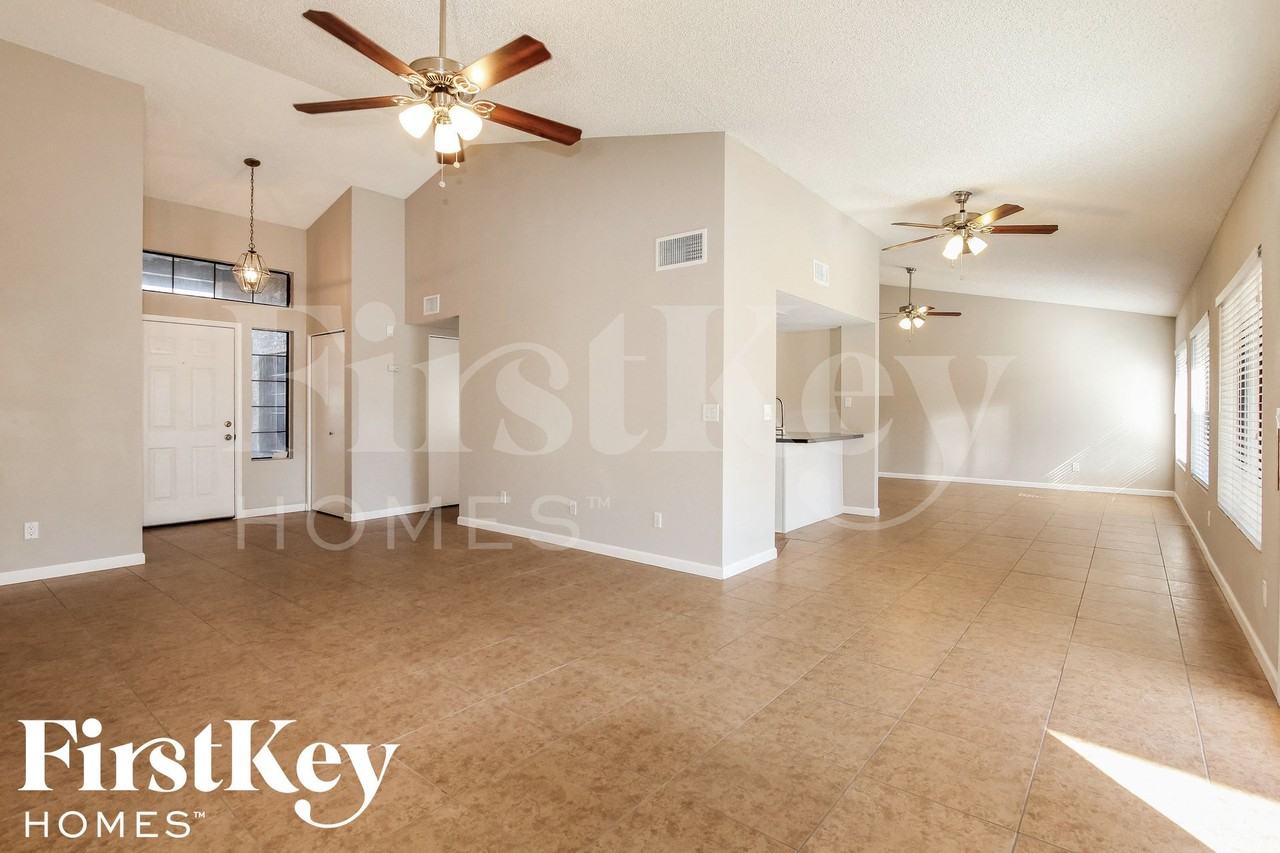 7619 W Brown St - Photo 2 of 15
