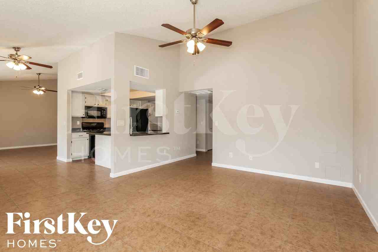 7619 W Brown St - Photo 4 of 15