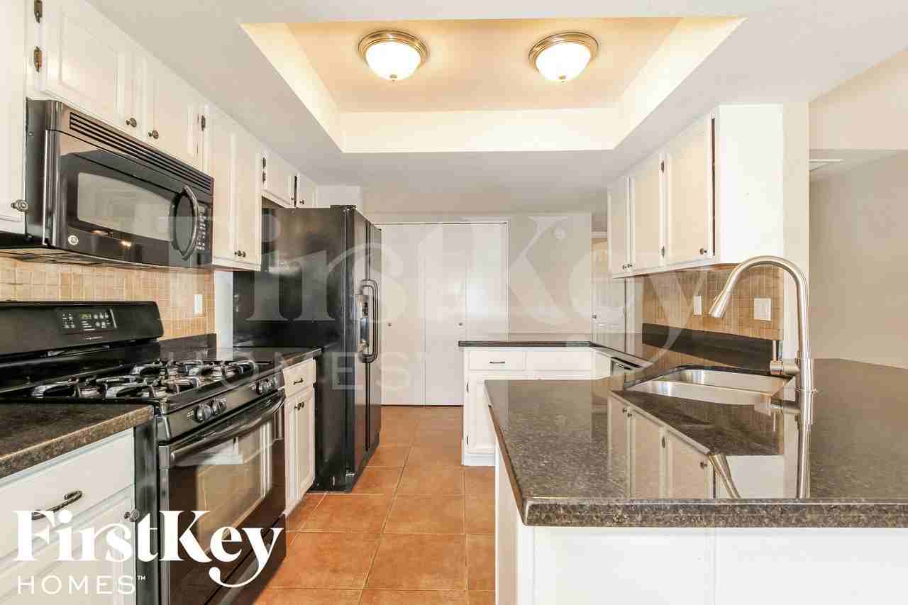 7619 W Brown St - Photo 5 of 15