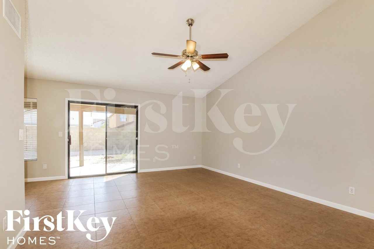 7619 W Brown St - Photo 7 of 15
