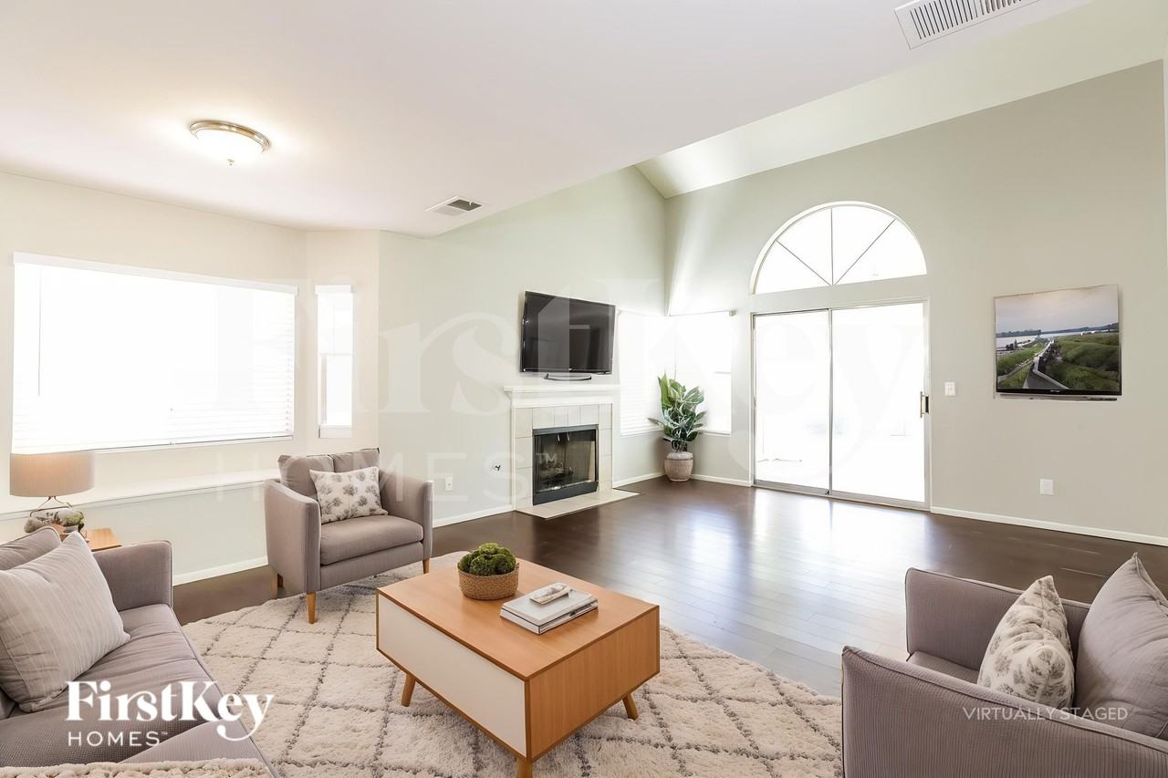7090 Orange Grove Ln - Photo 4 of 18