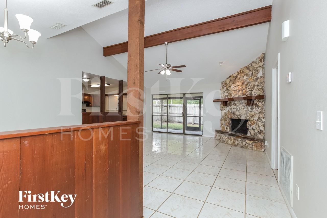 709 Heather Ln - Photo 3 of 16