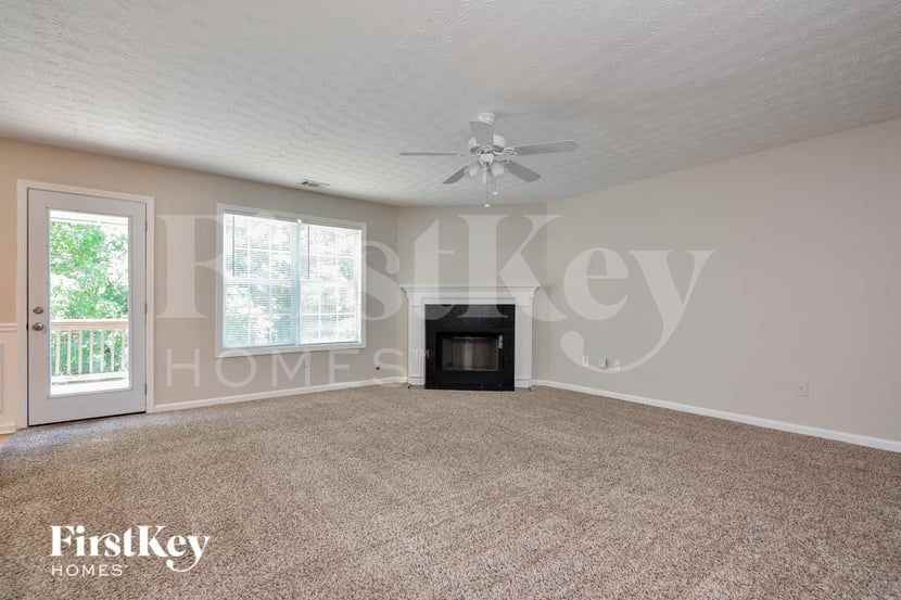 6272 Lake Valley Pt - Photo 2 of 15
