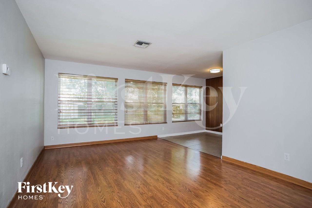 607 Faber Dr - Photo 3 of 19