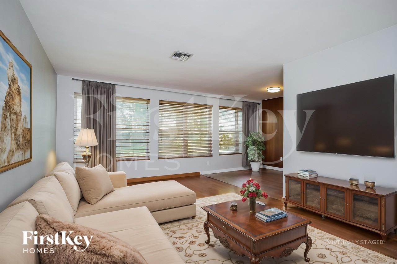 607 Faber Dr - Photo 4 of 19