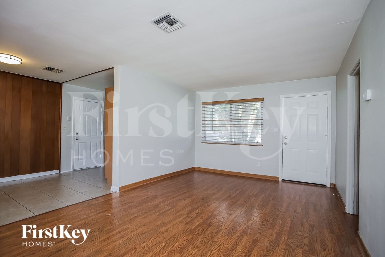 607 Faber Dr - Photo 5 of 19