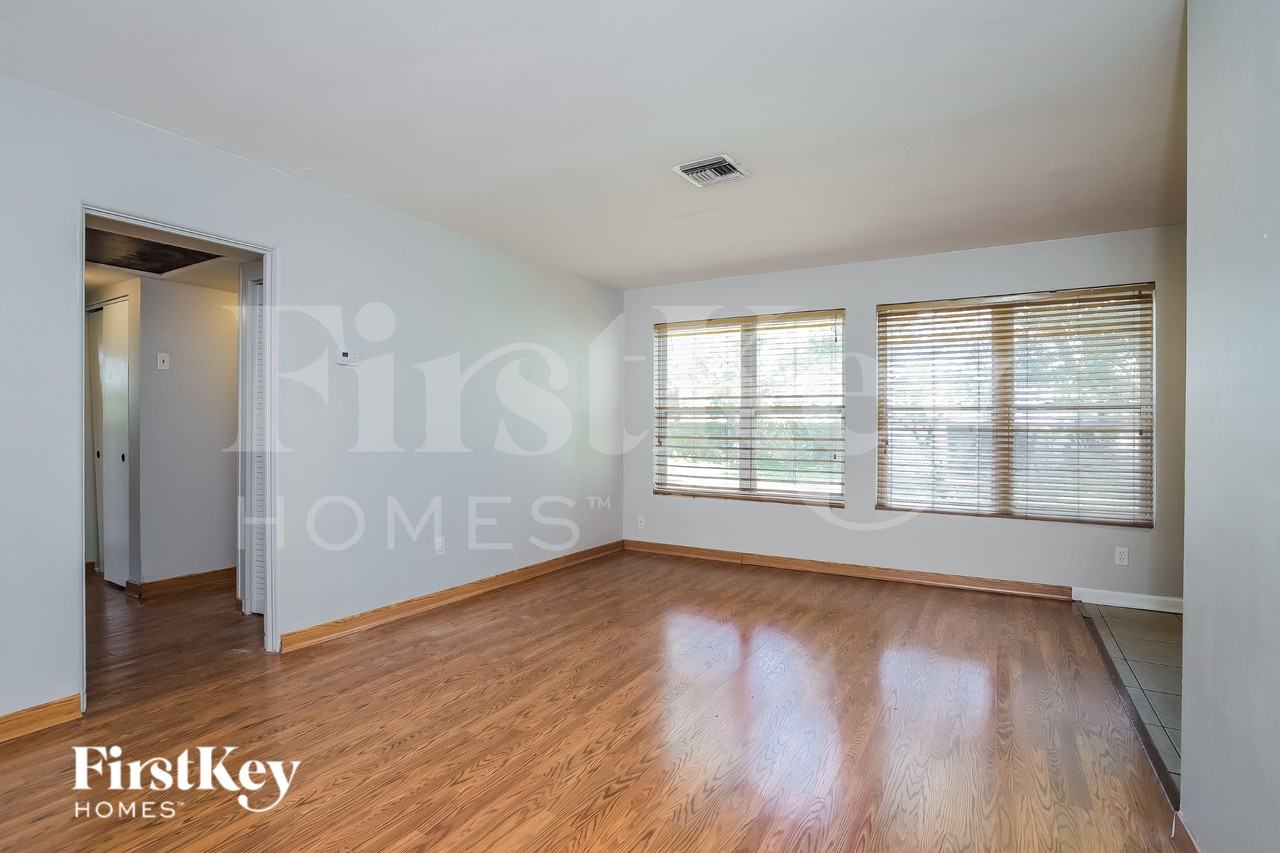 607 Faber Dr - Photo 6 of 19