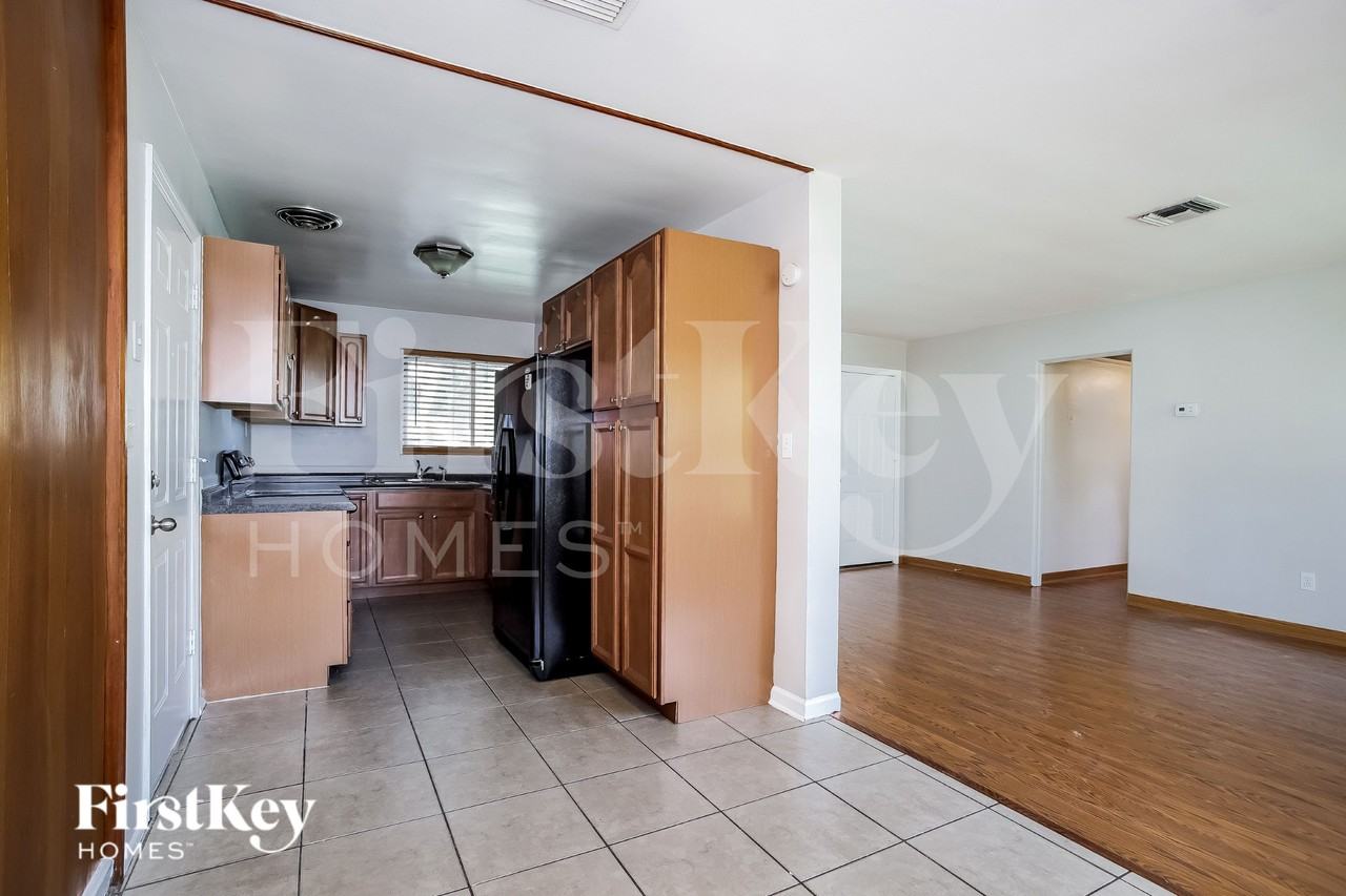 607 Faber Dr - Photo 7 of 19