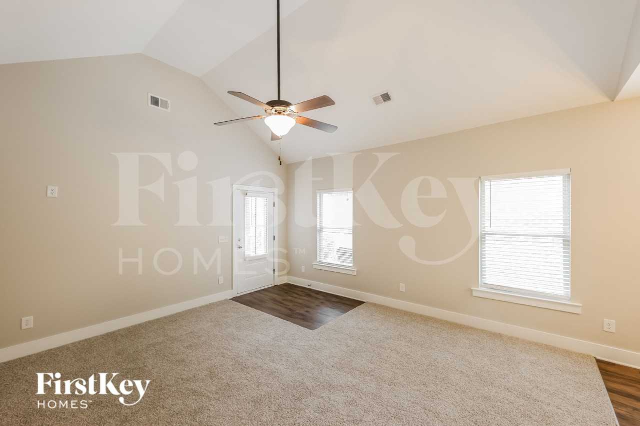 5600 Park Side Rd - Photo 3 of 15