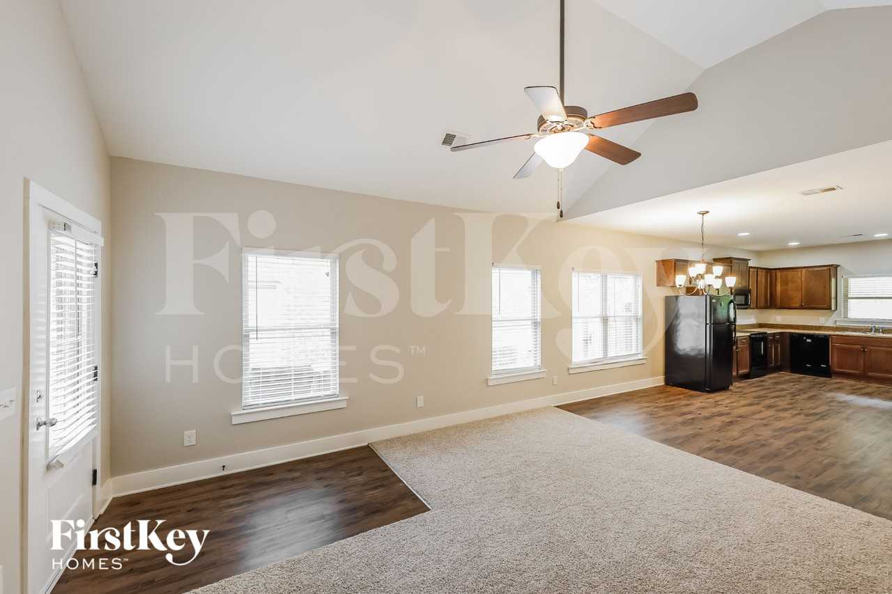 5600 Park Side Rd - Photo 4 of 15
