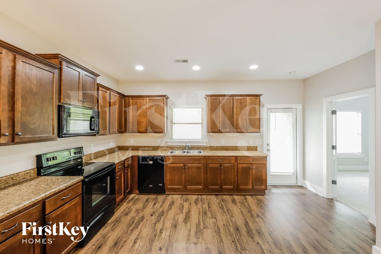 5600 Park Side Rd - Photo 6 of 15