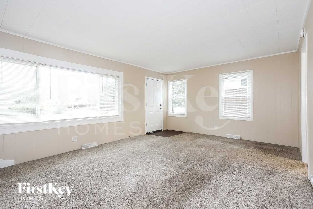 510 E Clarendon Dr - Photo 3 of 15