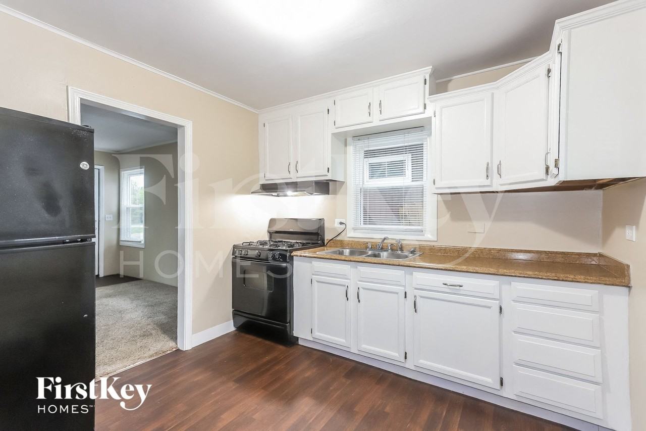 510 E Clarendon Dr - Photo 4 of 15