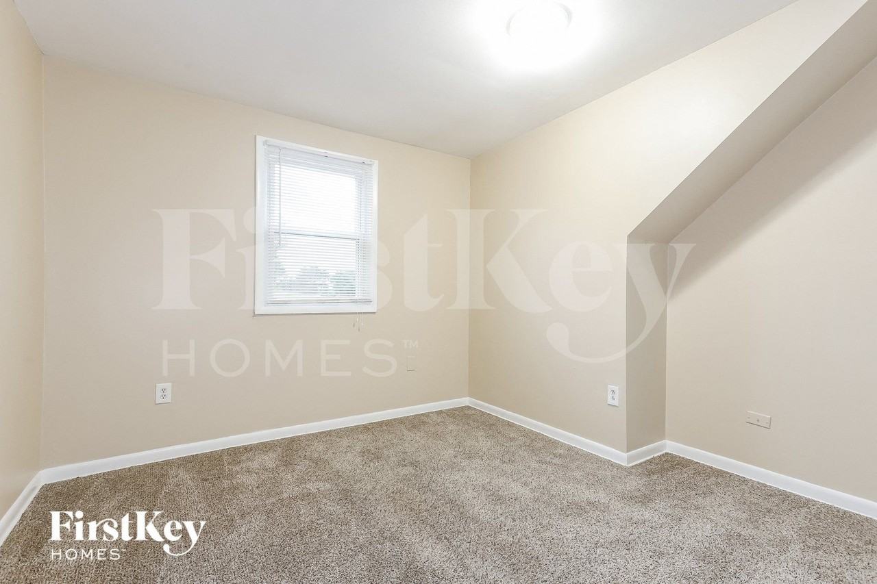 510 E Clarendon Dr - Photo 7 of 15