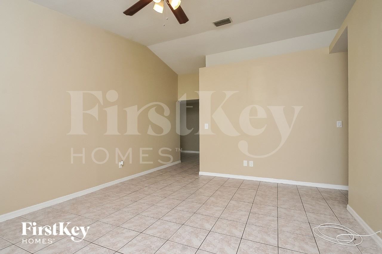 449 Red Hawk Loop - Photo 3 of 16