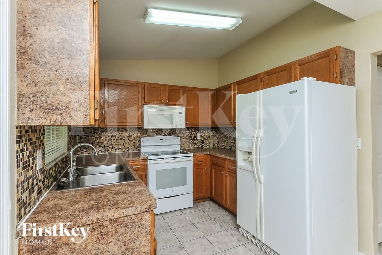 449 Red Hawk Loop - Photo 6 of 16