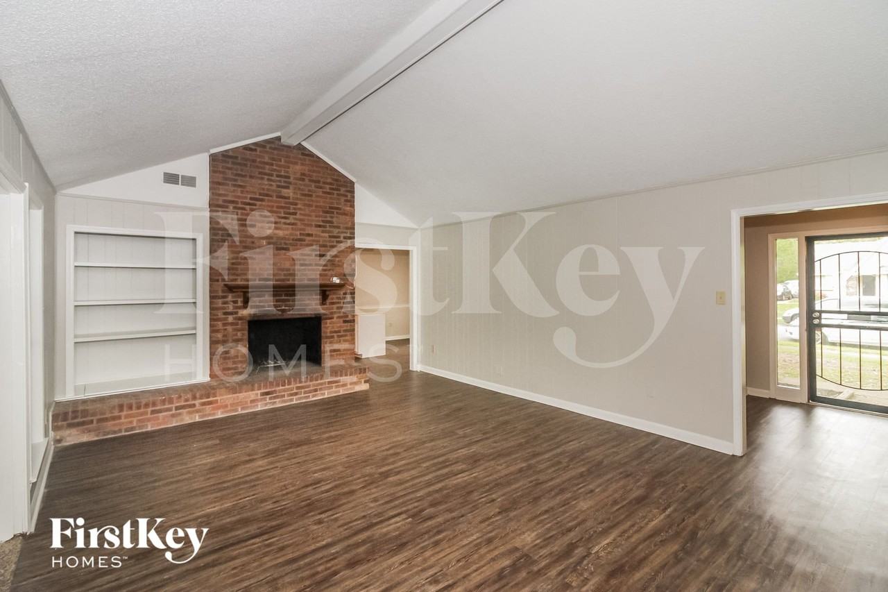 4119 Friendship Ln - Photo 3 of 15