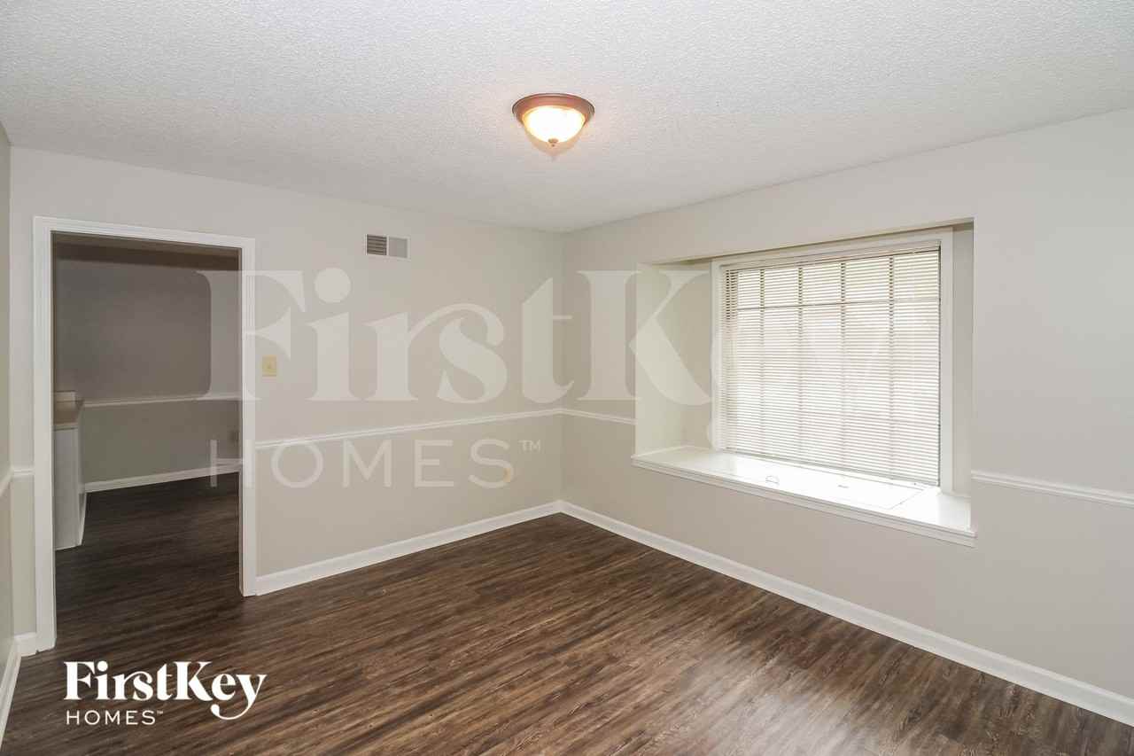 4119 Friendship Ln - Photo 4 of 15