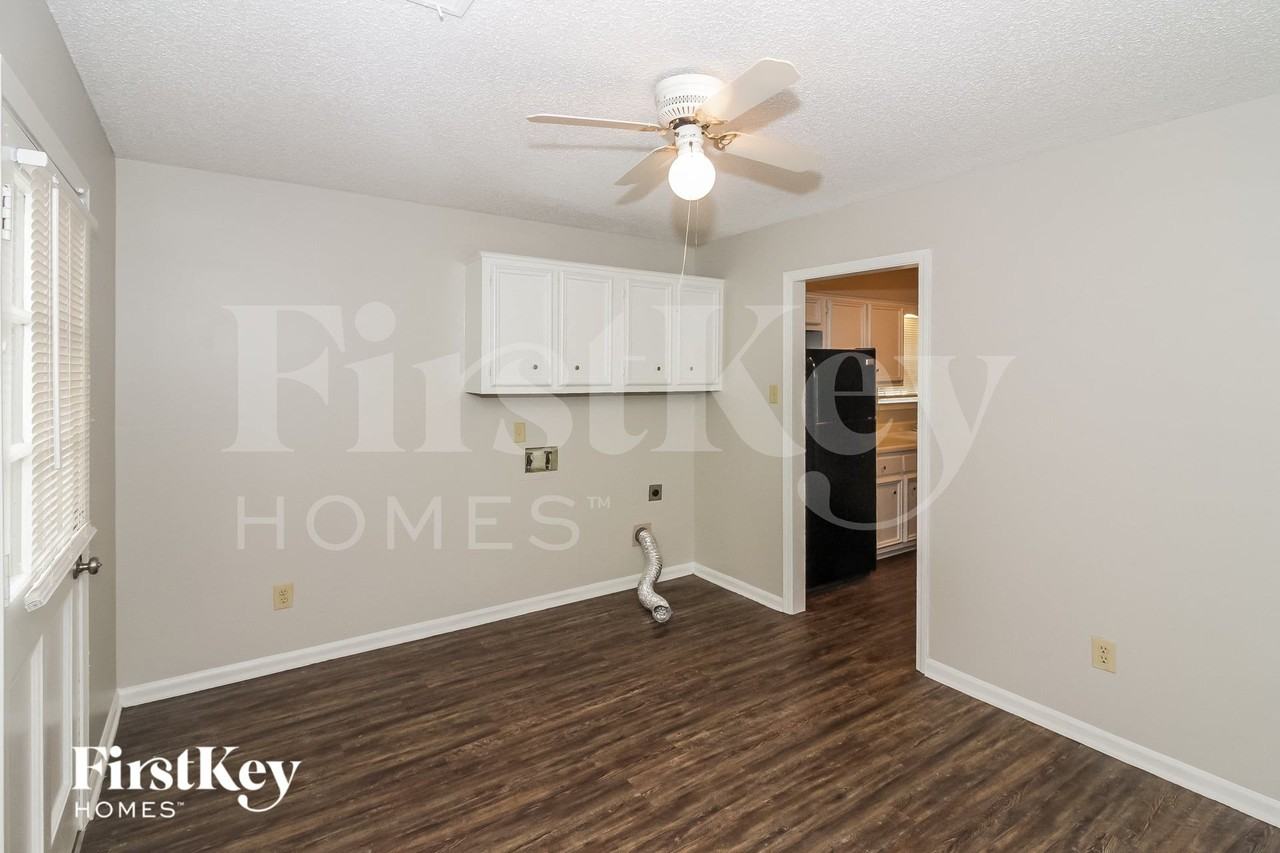 4119 Friendship Ln - Photo 6 of 15