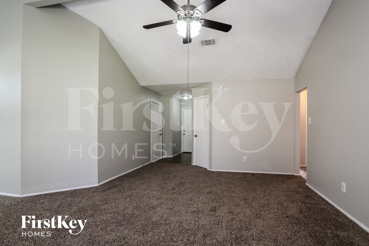 4118 Pinebridge Ln - Photo 4 of 14