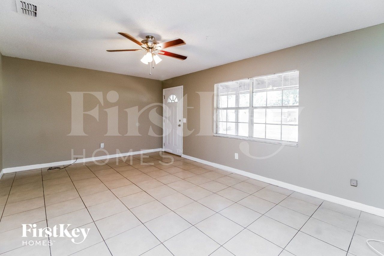 3639 Shalimar Ct - Photo 3 of 16