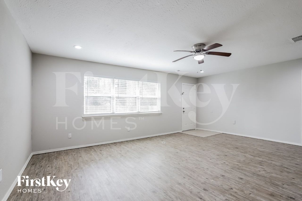 3607 Dawnwood Dr - Photo 3 of 16