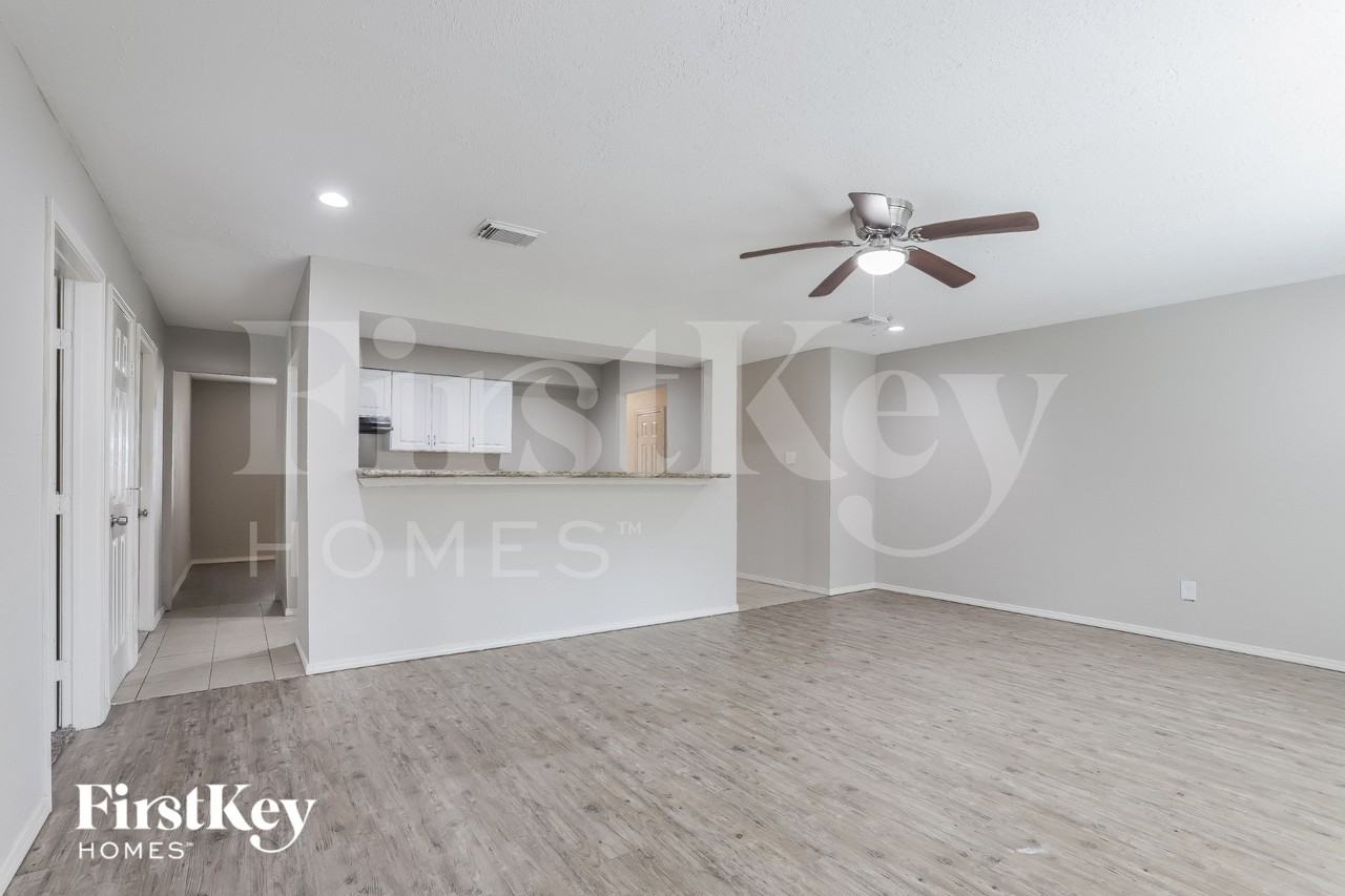 3607 Dawnwood Dr - Photo 4 of 16