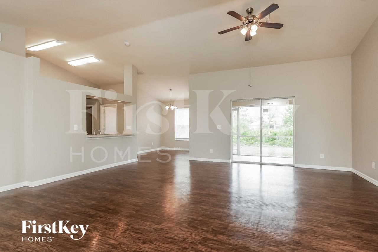 3208 9th St W - Photo 2 of 15