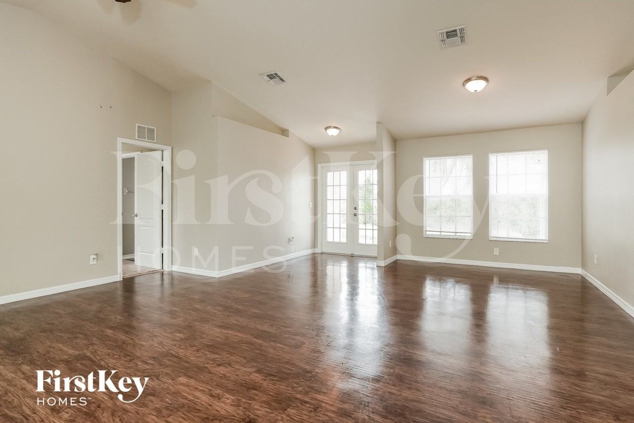 3208 9th St W - Photo 3 of 15